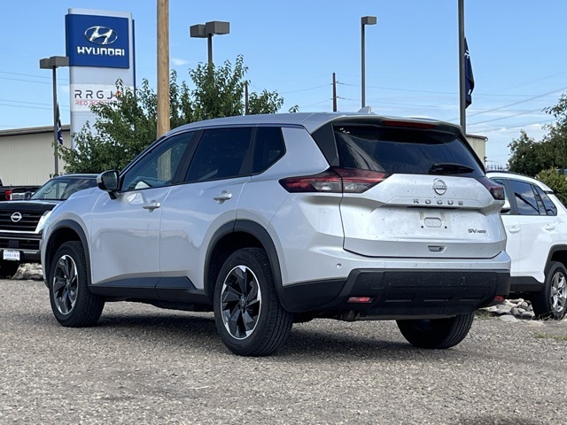 2024 Nissan Rogue SV photo 2