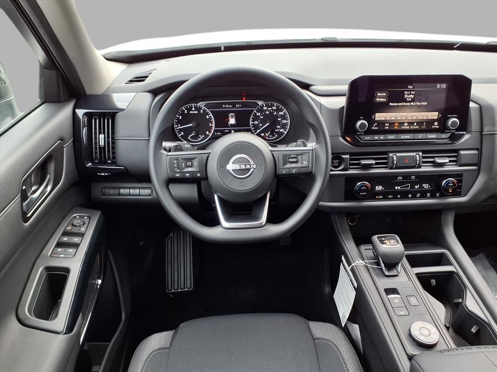 2025 Nissan Pathfinder S photo 4