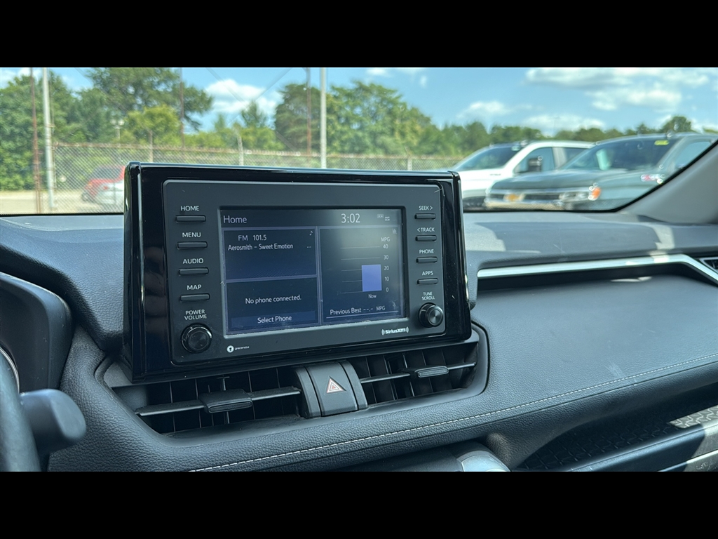 2022 Toyota RAV4 LE photo 8