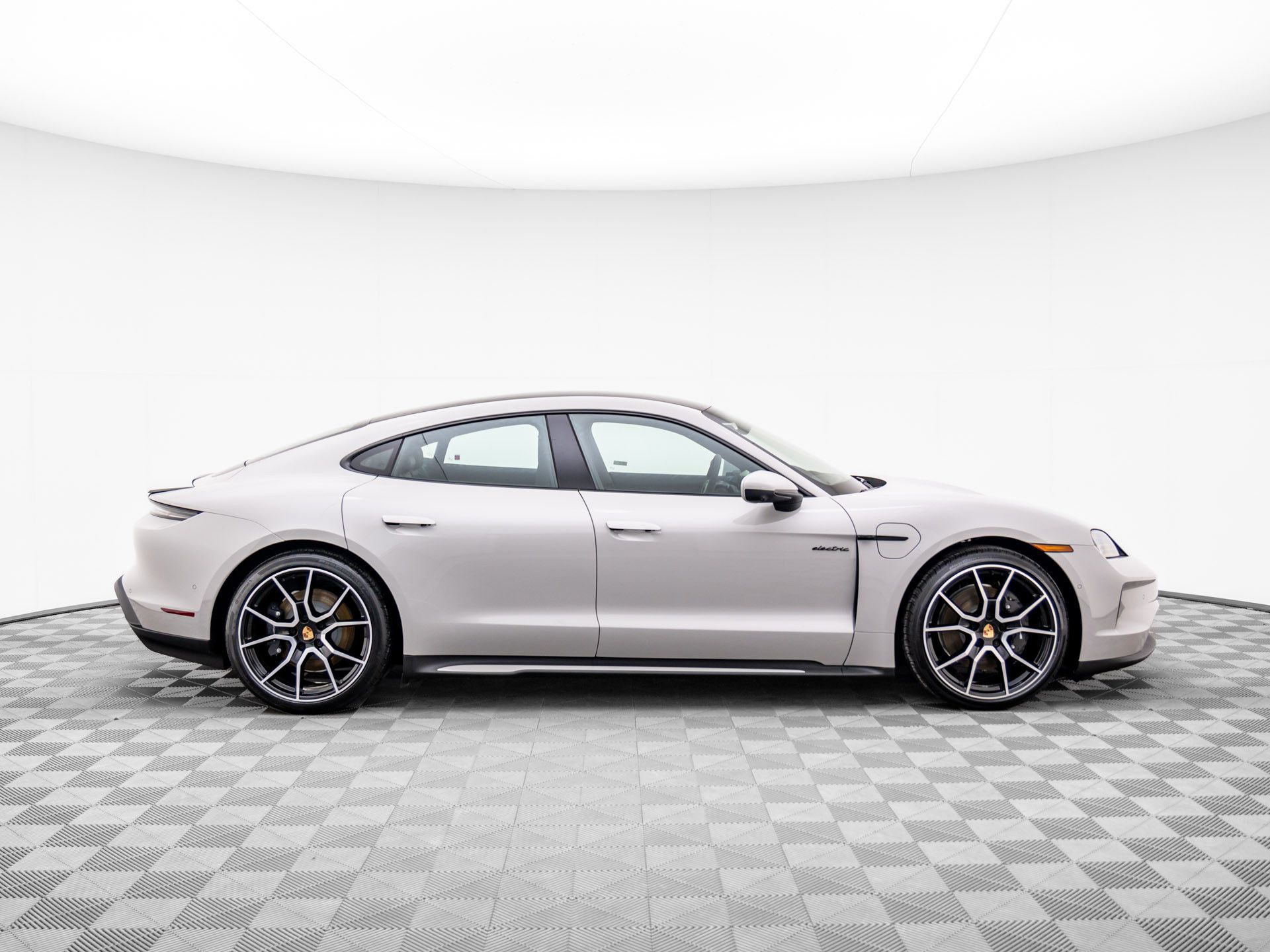 2025 Porsche Taycan 4 photo 7