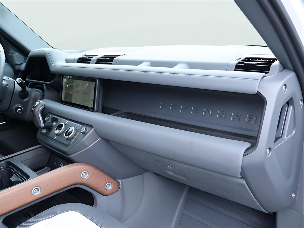 2024 Land Rover Defender 110 X-Dynamic SE photo 7
