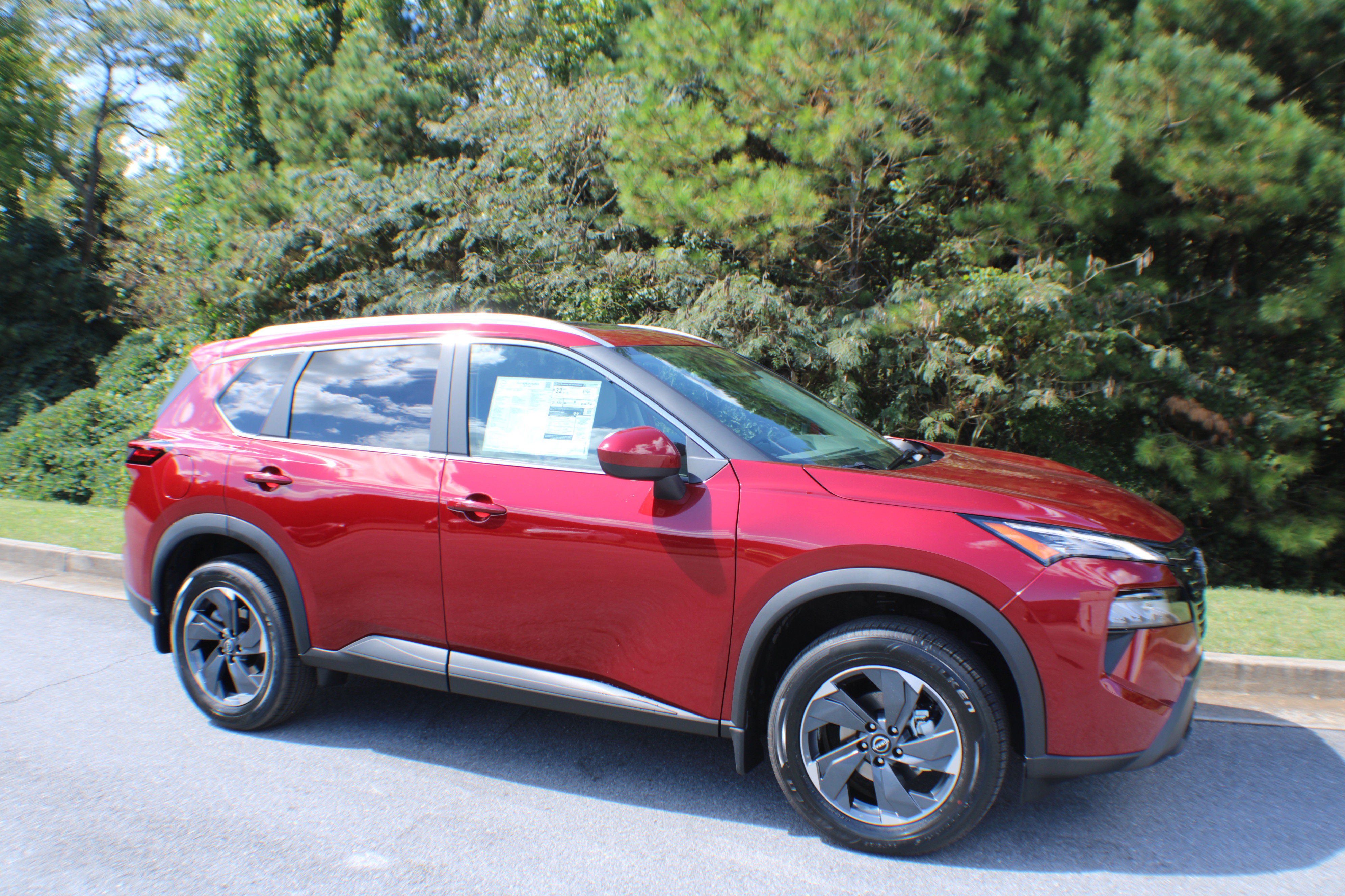 2026 Nissan Rogue SV's photo