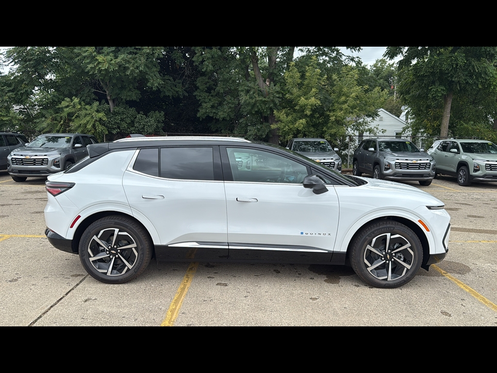 2025 Chevrolet Equinox EV 1LT photo 5