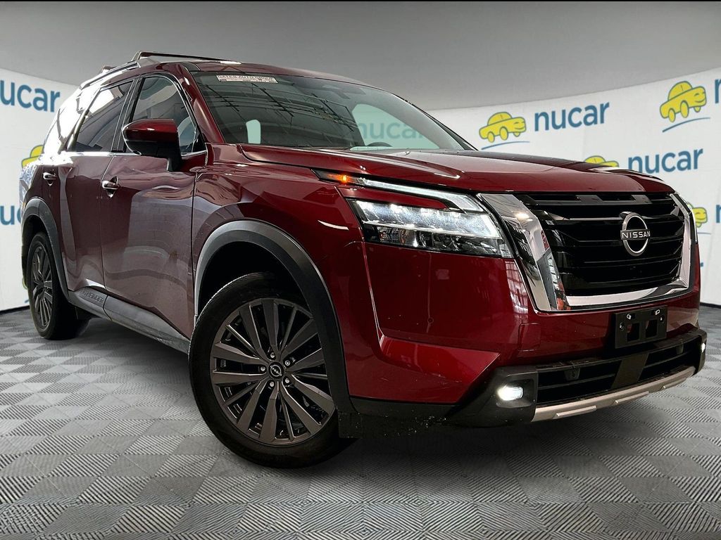 2023 Nissan Pathfinder SL's photo