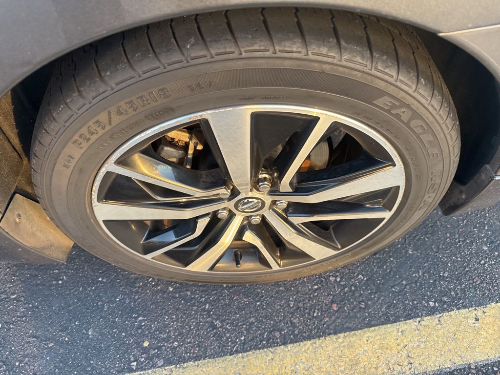2021 Nissan Maxima SV photo 17