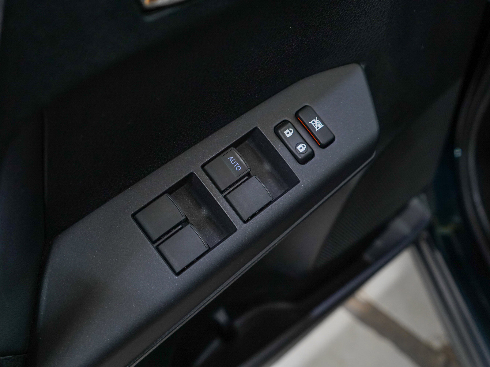 2017 Toyota RAV4 XLE photo 21