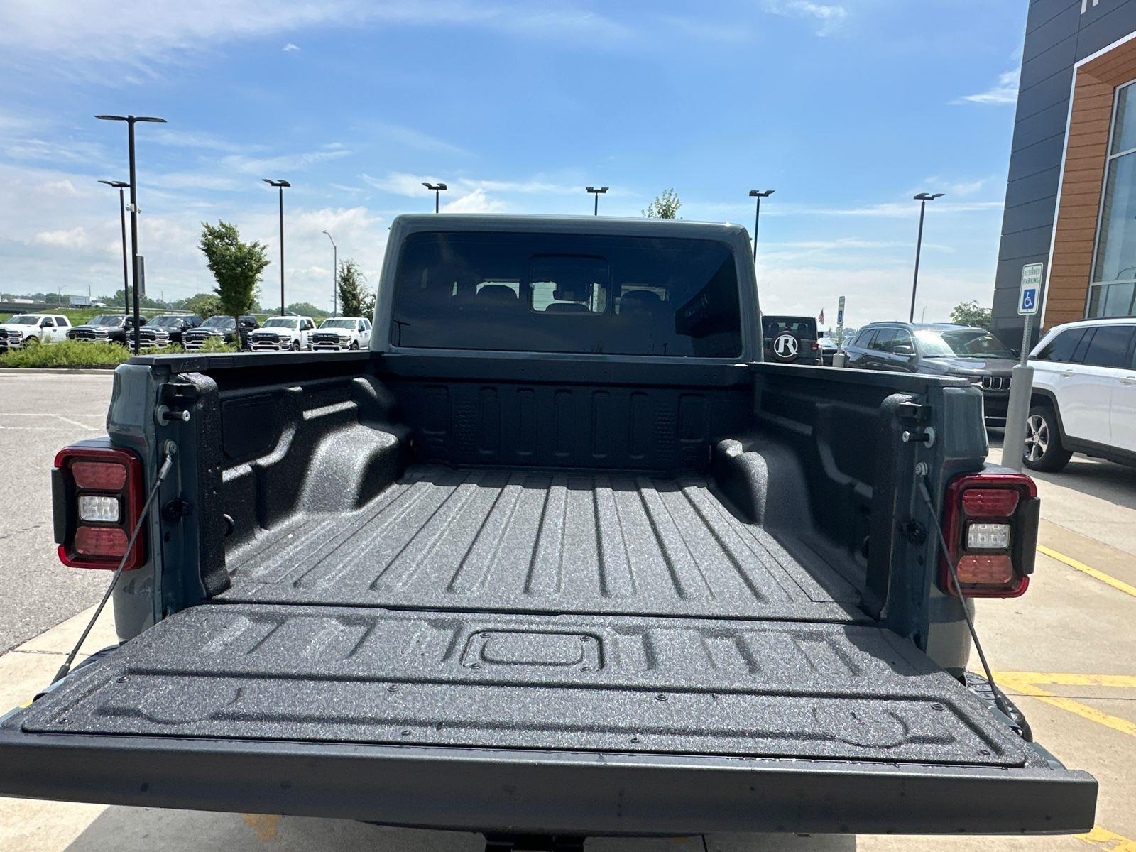 2025 Jeep Gladiator Rubicon photo 5