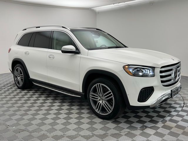 2025 Mercedes Benz GLS 450 4MATIC photo 3