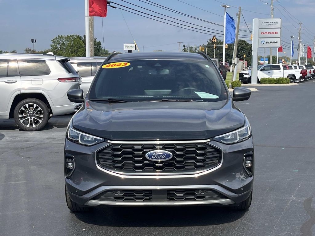 2023 Ford Escape ST-Line Elite photo 2