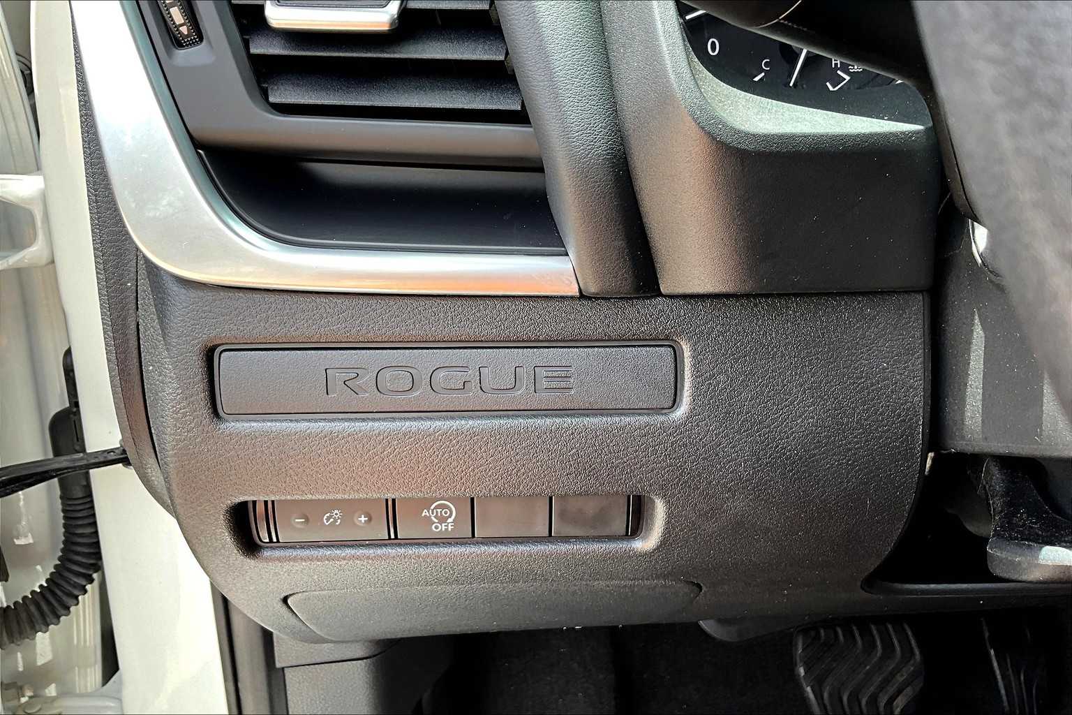 2023 Nissan Rogue S photo 28
