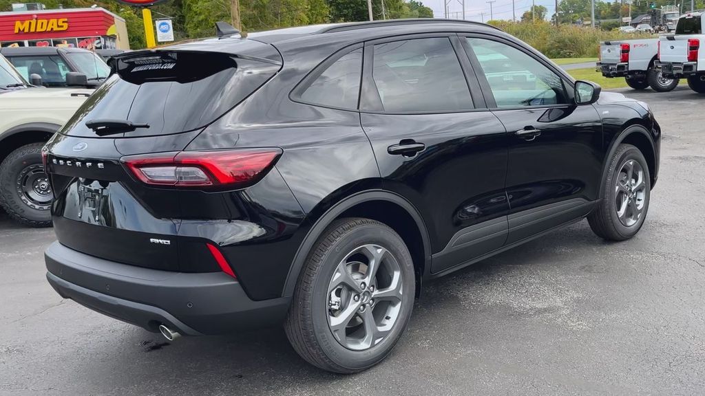 2025 Ford Escape ST-Line photo 3
