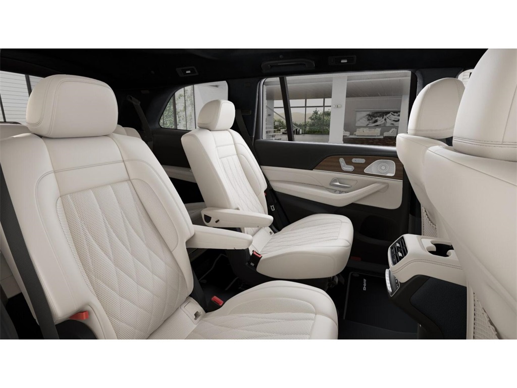 2026 Mercedes Benz GLS 63 AMG 4MATIC photo 4