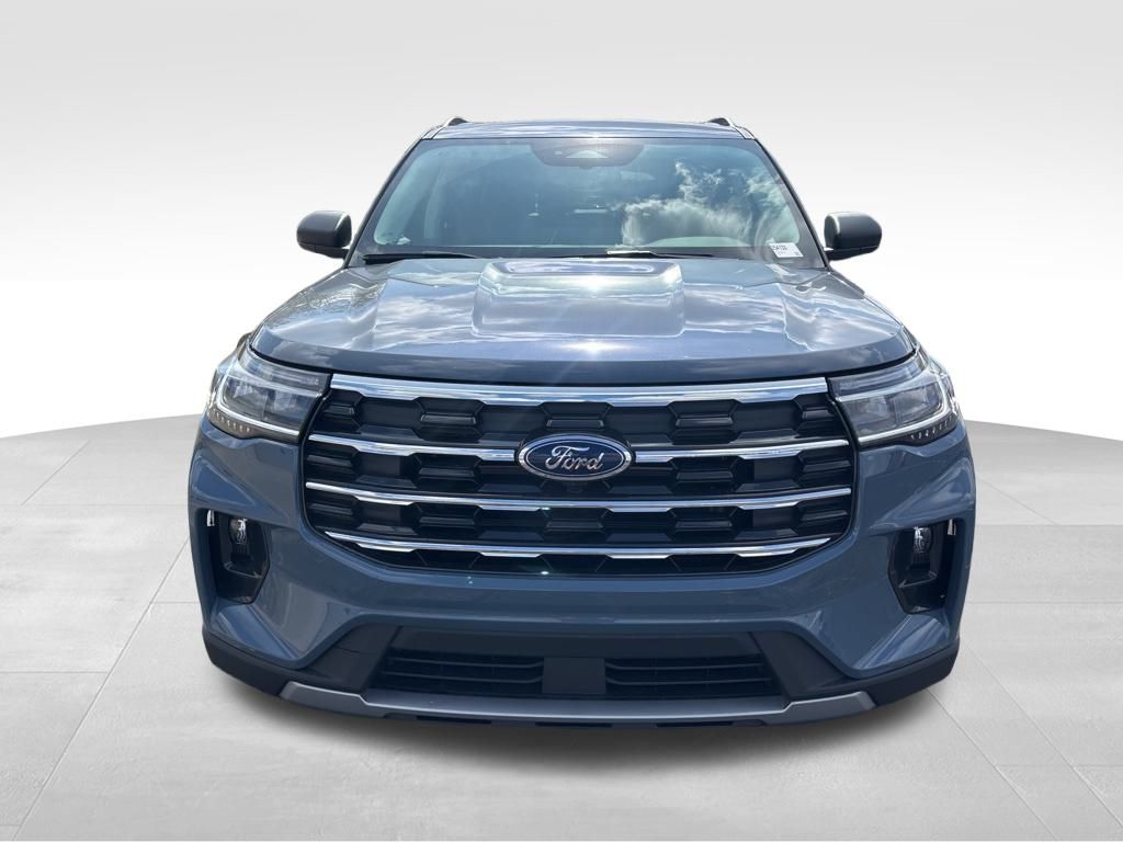 2025 Ford Explorer photo 8