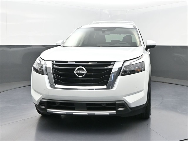 2025 Nissan Pathfinder SL photo 2