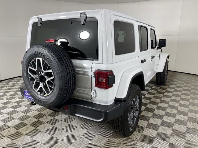 2025 Jeep Wrangler Sahara photo 8