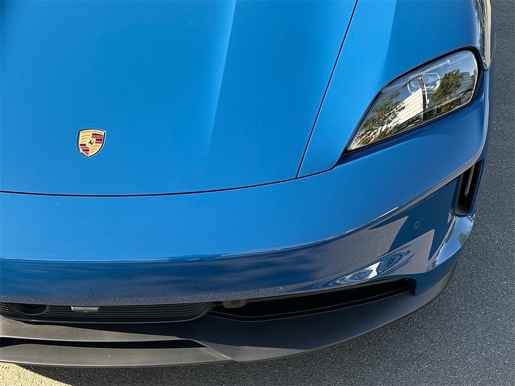 2025 Porsche Taycan 4S photo 9