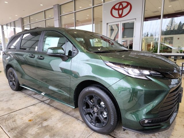 2025 Toyota Sienna Woodland Edition photo 3