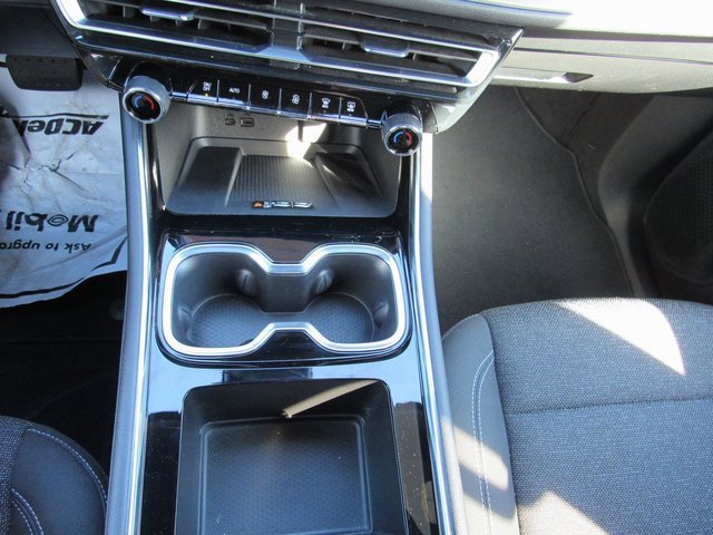 2025 Chevrolet Traverse photo 14