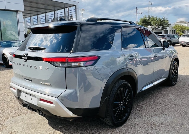 2022 Nissan Pathfinder Platinum photo 6