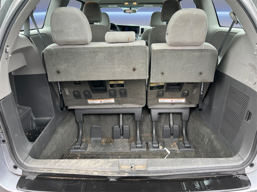 2017 Toyota Sienna L photo 12