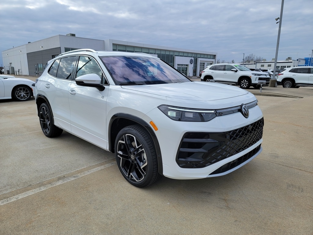 2026 Volkswagen Tiguan SEL R-LINE TURBO's photo