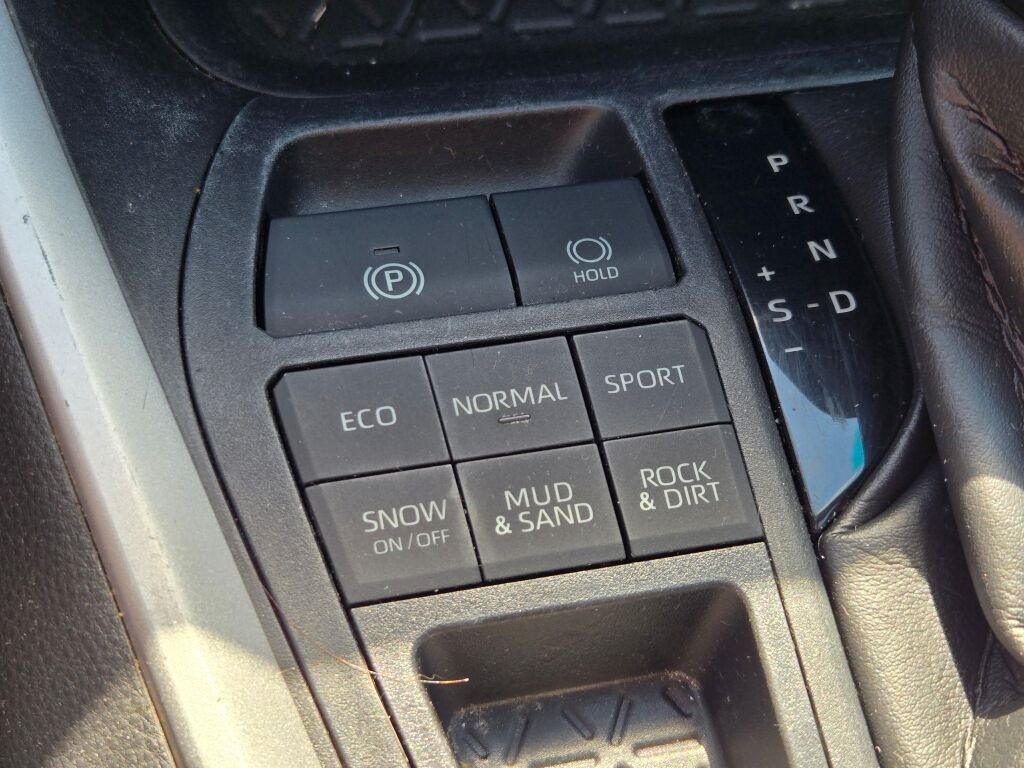 2020 Toyota RAV4 XLE Premium photo 24
