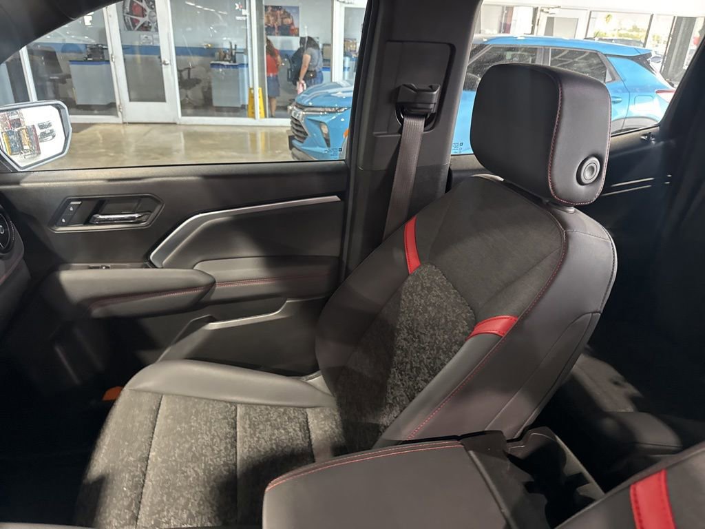 2024 Chevrolet Colorado Z71 photo 19
