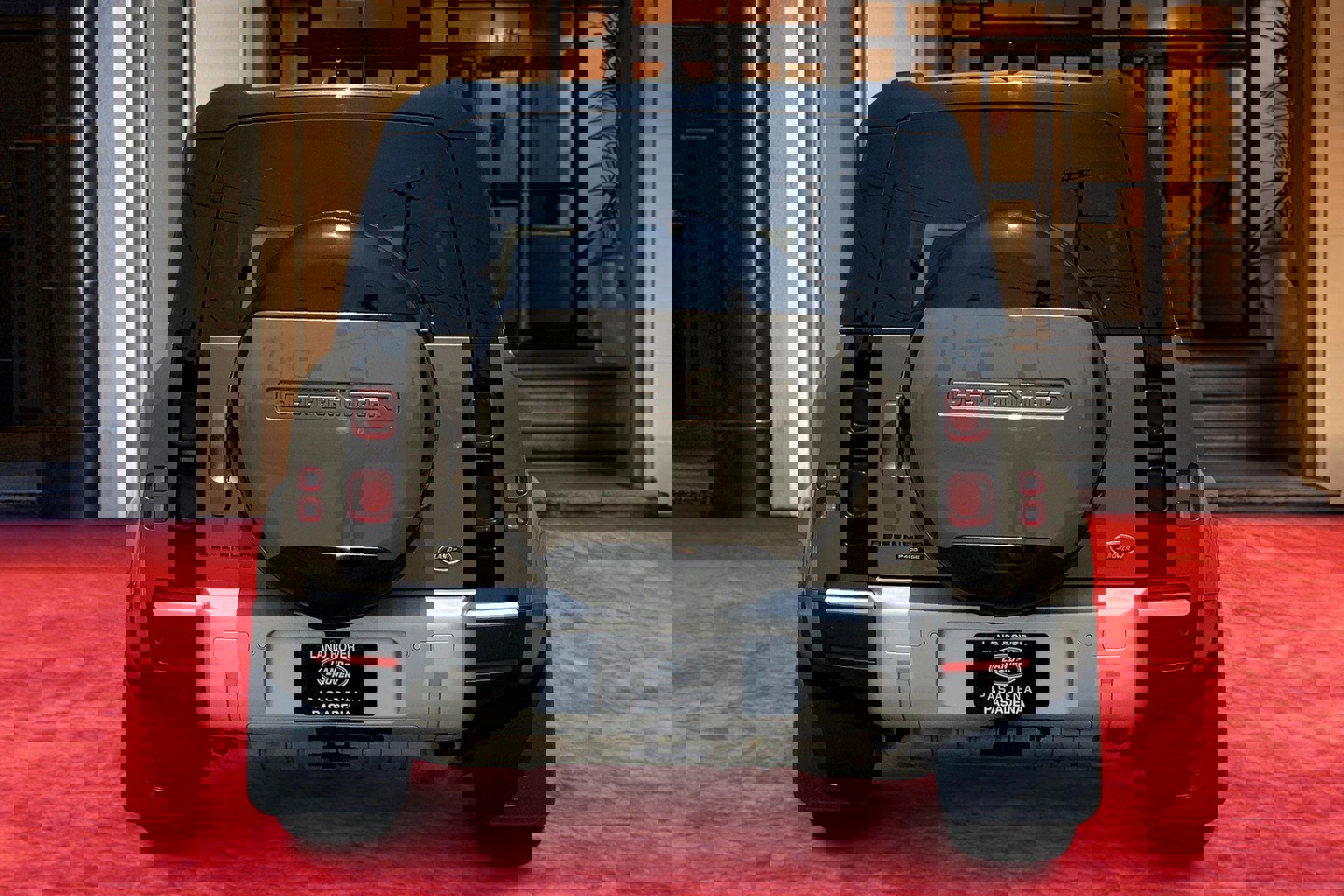 2020 Land Rover Defender SE photo 4