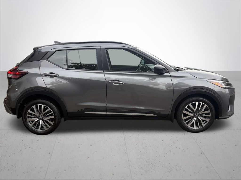 2023 Nissan Kicks SR photo 6