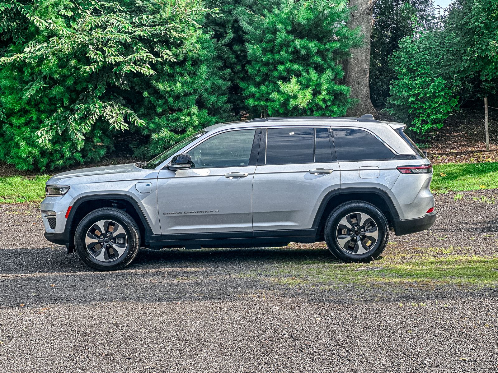 2023 Jeep Cherokee 4xe photo 2