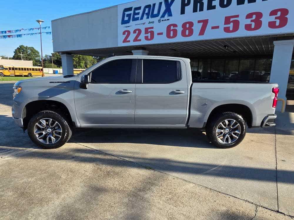 2024 Chevrolet Silverado 1500 RST photo 2