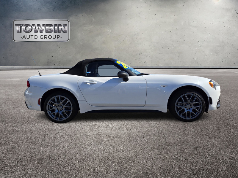 2020 Fiat 124 Spider Abarth photo 3