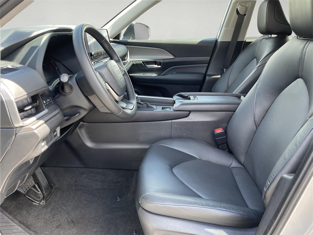 2024 Toyota Grand Highlander XLE photo 12