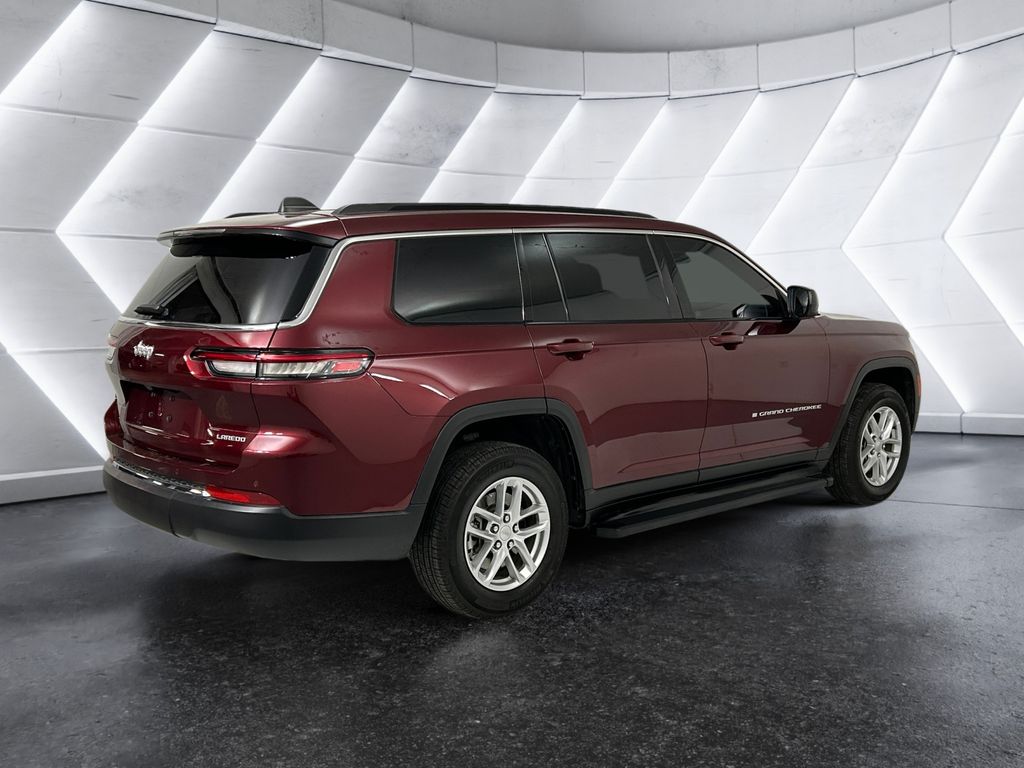 2025 Jeep Grand Cherokee Laredo photo 3