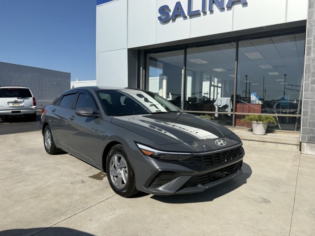 2024 Hyundai Elantra SE