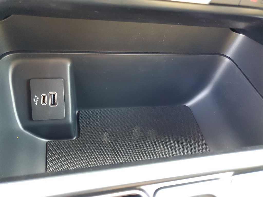 2025 Ford F-150 XLT photo 17
