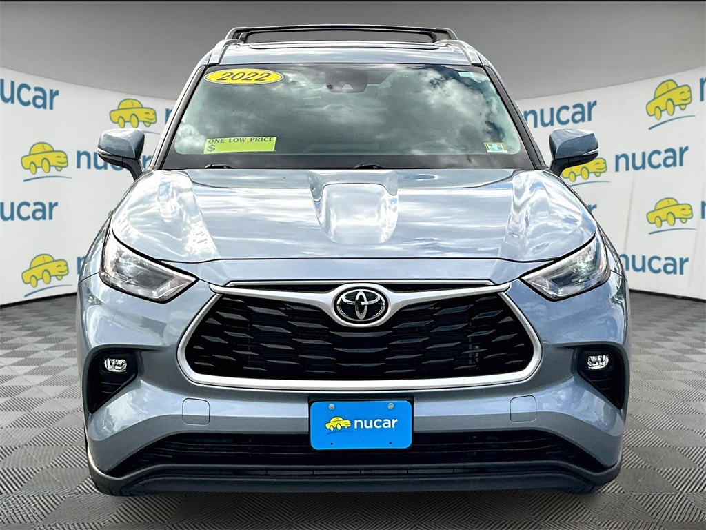2022 Toyota Highlander XLE photo 2