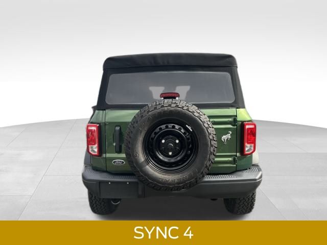 2022 Ford Bronco Black Diamond photo 2