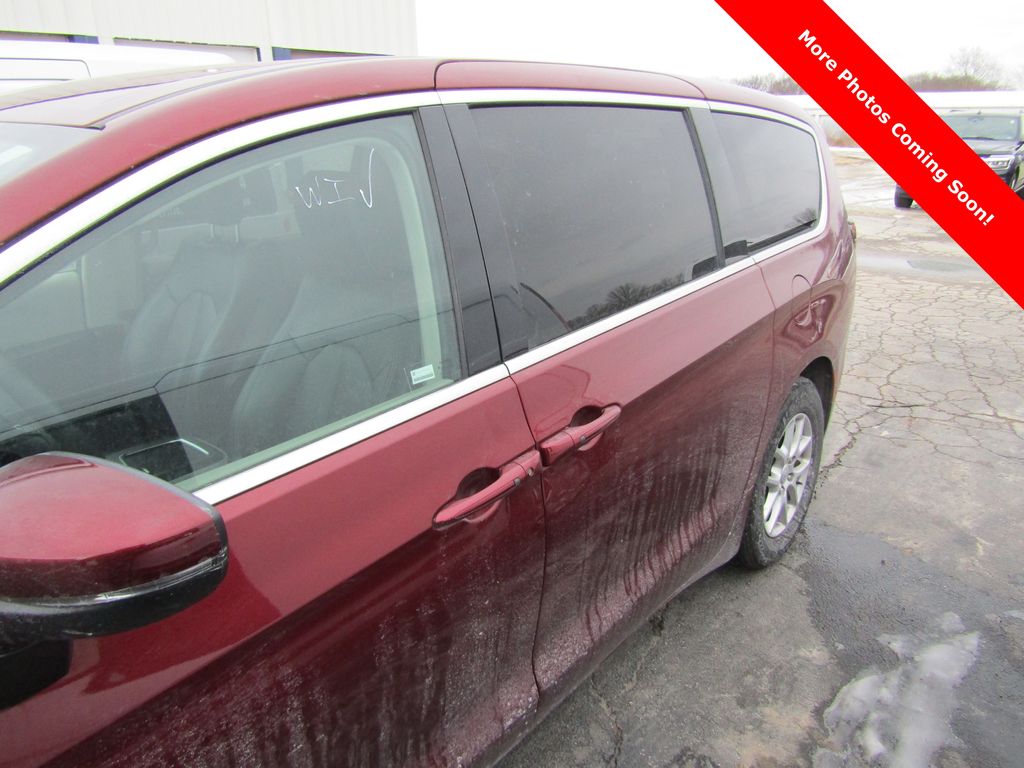 Used 2023 Chrysler Pacifica Touring L with VIN 2C4RC1BGXPR564060 for sale in Kansas City