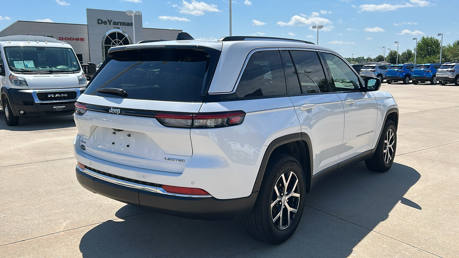 2024 Jeep Grand Cherokee Limited photo 3