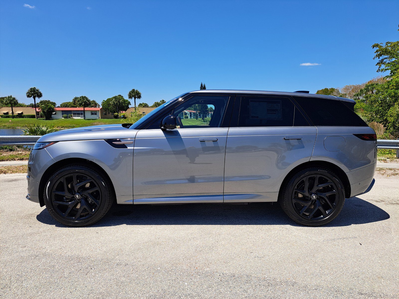2025 Land Rover Range Rover Sport SE photo 5