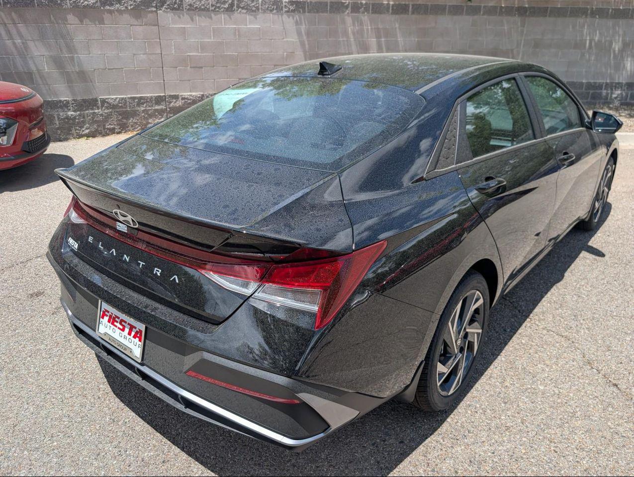 2025 Hyundai Elantra SEL Sport photo 4