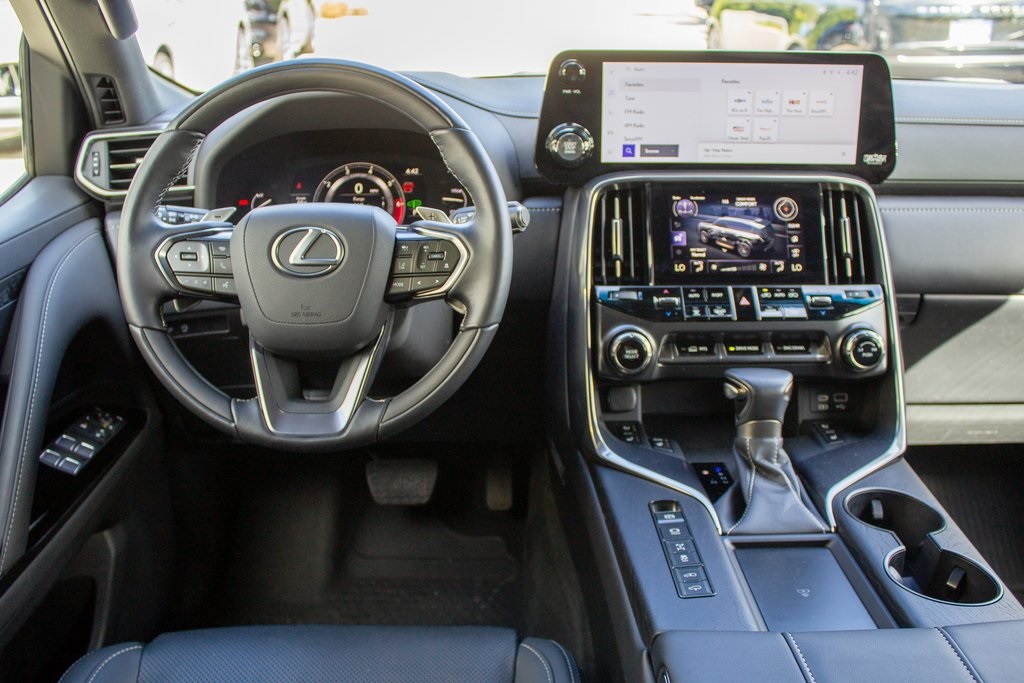 2024 Lexus LX 600 Luxury photo 13