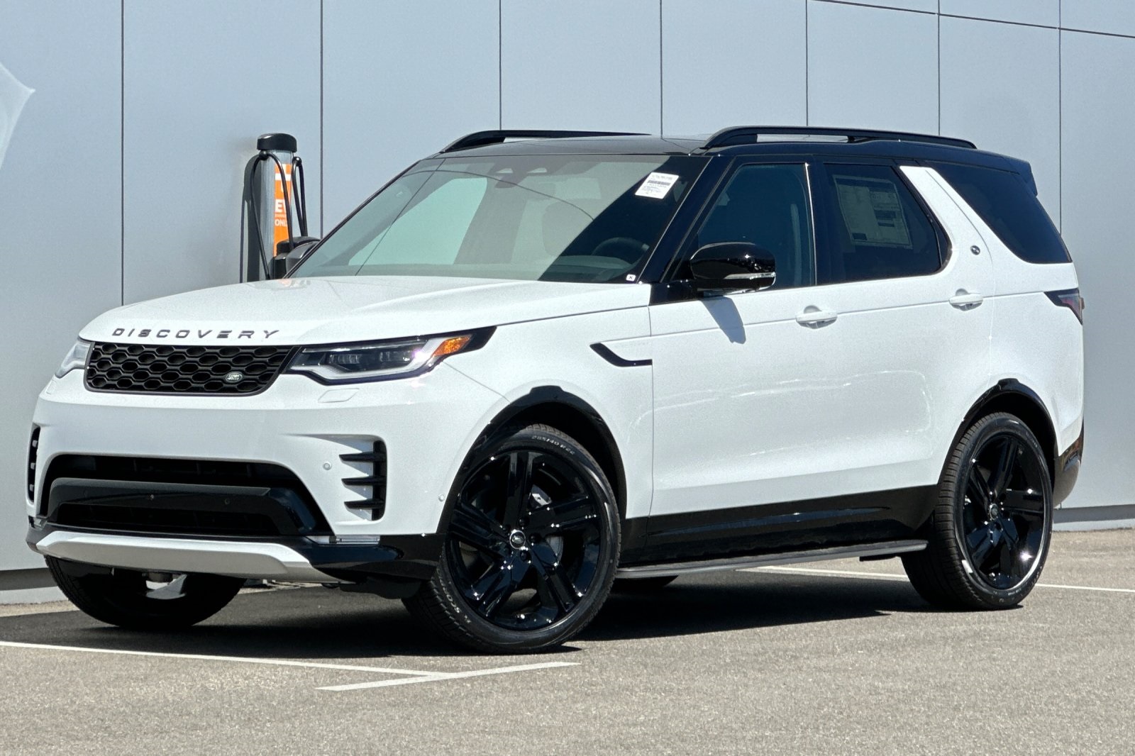 2025 Land Rover Discovery SE photo 2