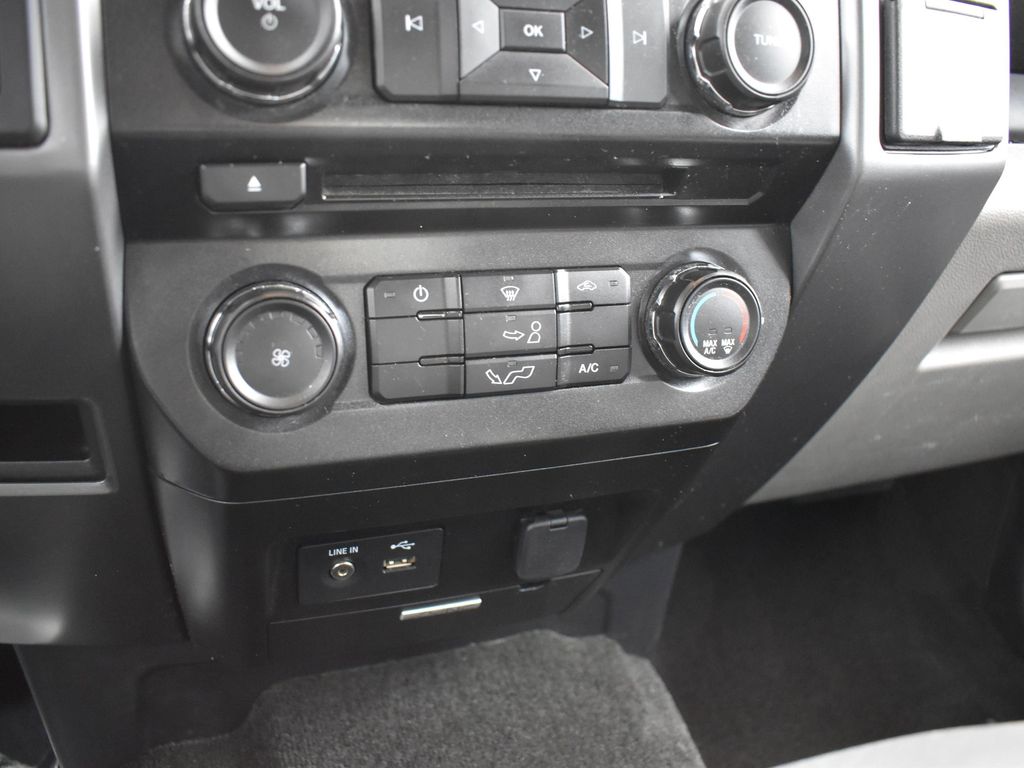2015 Ford F-150 XLT photo 16