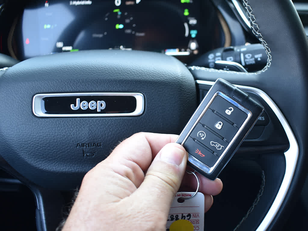2023 Jeep Cherokee 4xe photo 9