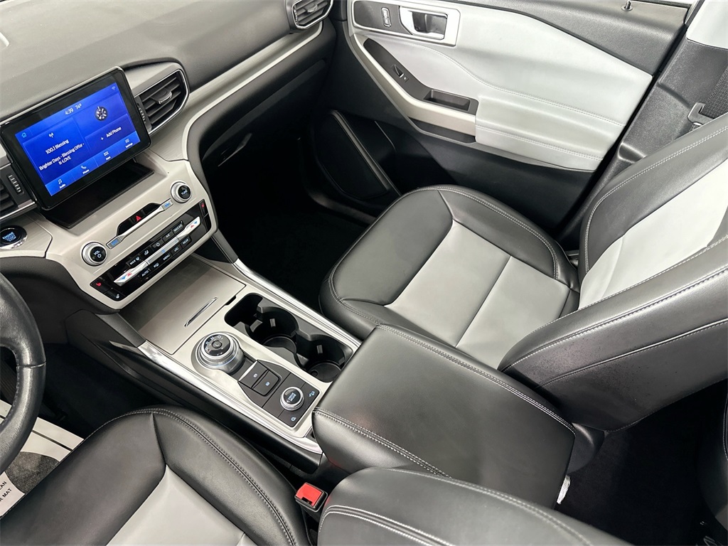 2022 Ford Explorer XLT photo 19