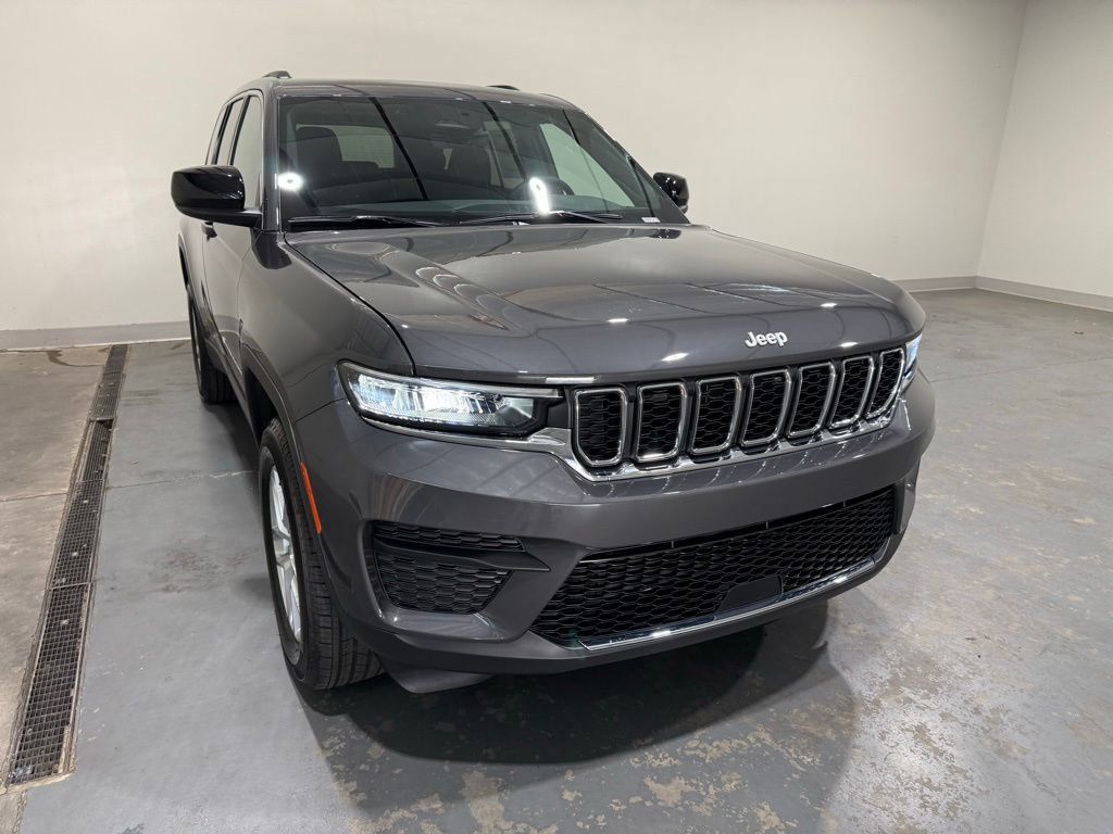 2025 Jeep Grand Cherokee Laredo's photo
