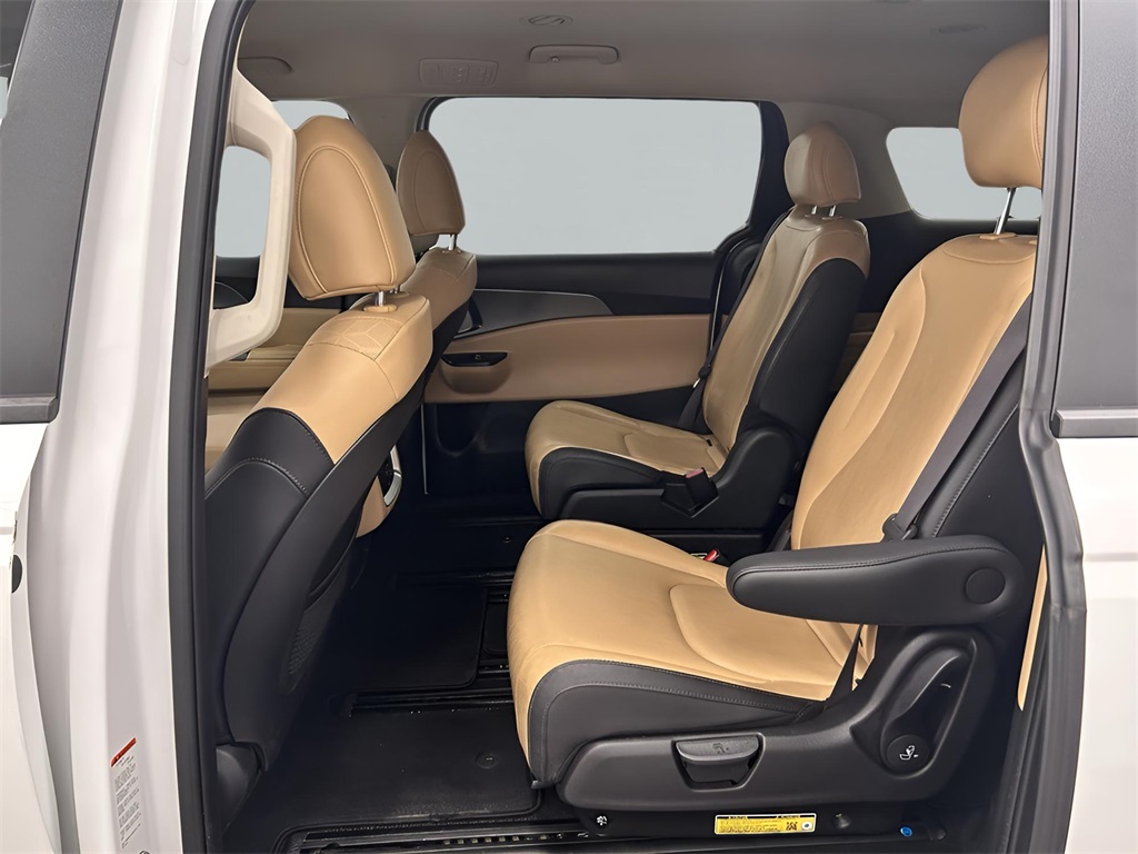2024 Kia Carnival LX photo 10