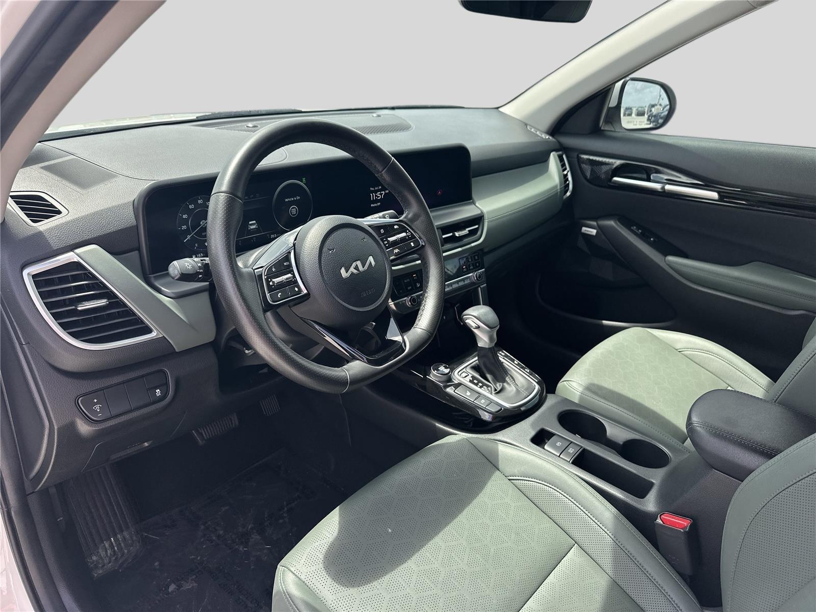 2024 Kia Seltos SX photo 5